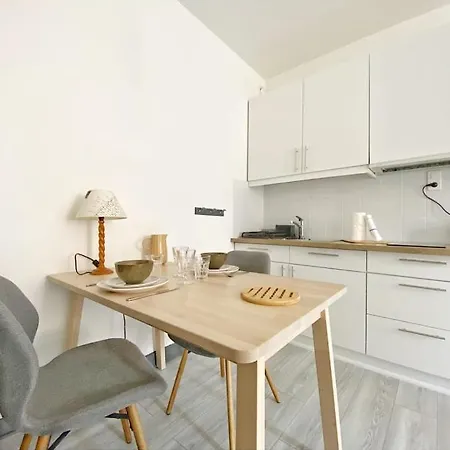 Coup De Coeur Au Pied Du Chateau - Ideally Located